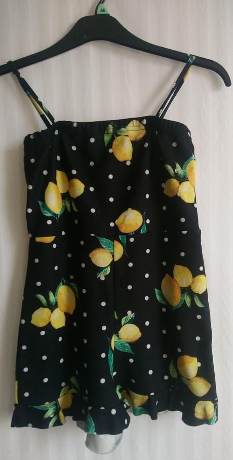 Čierny overal na ramienka, motív citróny, boohoo, s