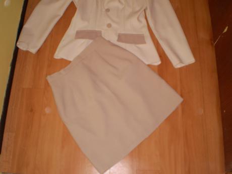 Kostým pieskovej farby, m