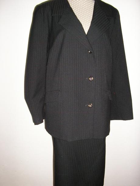 1033. čierny podšitý kostým, xl