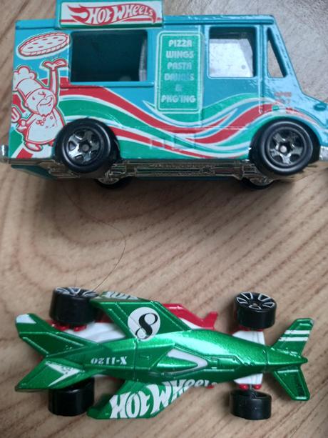 Hot wheels autíčka kus za 3,90, 