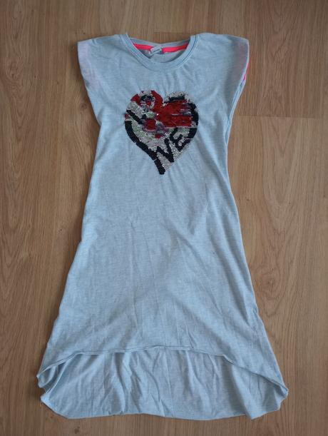 Letné šaty s flitrovým obrázkom, 110