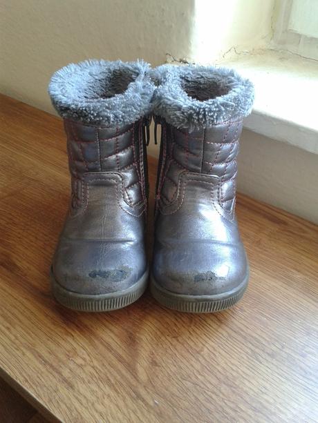 Kožené čižmičky, baťa,23