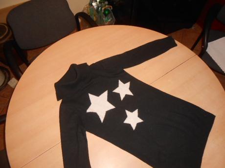 Predĺžený čierny svetrík-rolák veľ.s, s