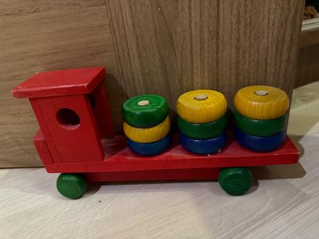 Drevený vláčik nasuvanie farieb, 
