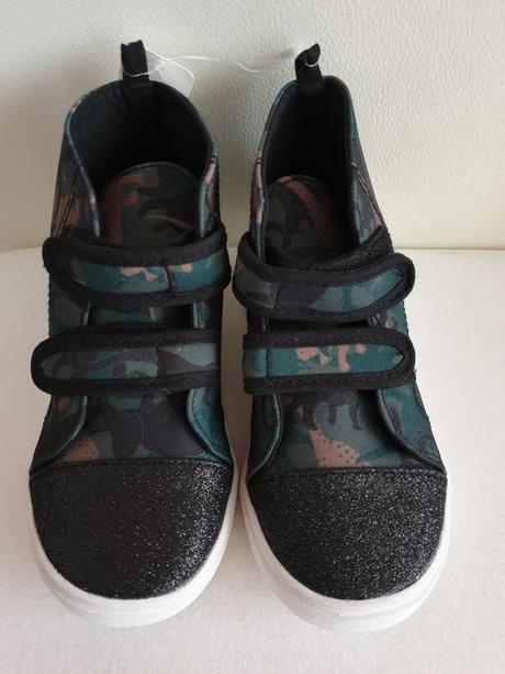 Kotníkove tenisky s dinosaurami, 25