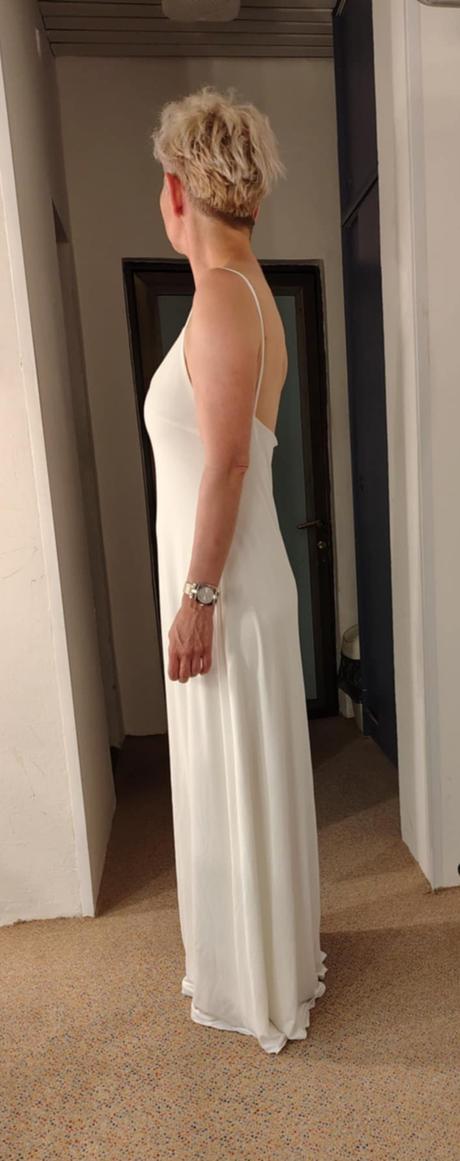 Minimalistické svadobné šaty, 38