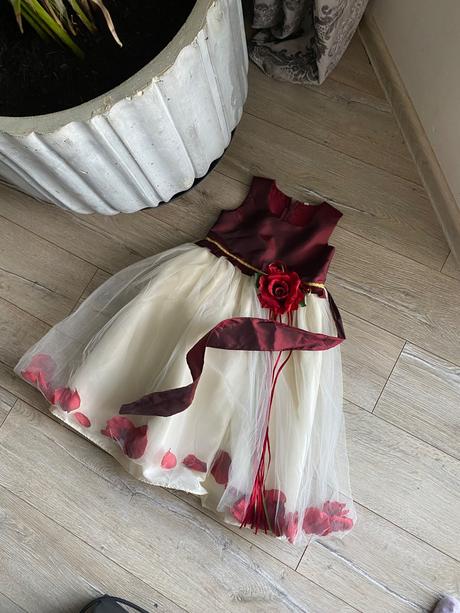 Saticky na ples, 98 / 104 / 110