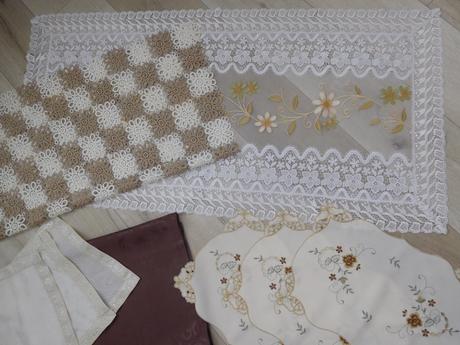 Obrusy krémovo hnedasté, 