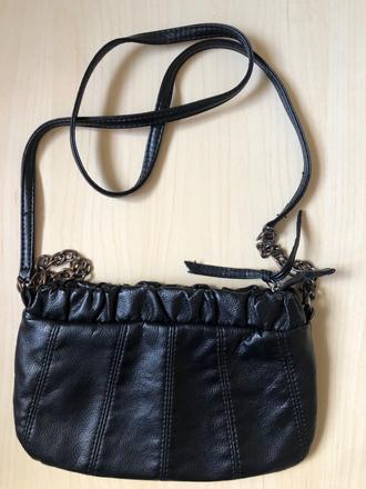 Cierna kabelka na zips,