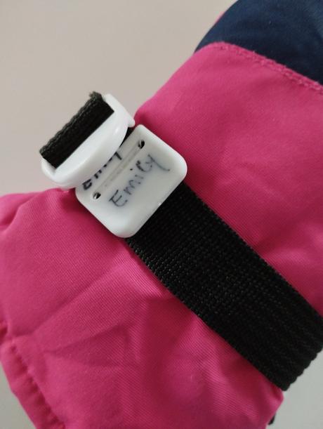 Nepremokavé rukavice, 152