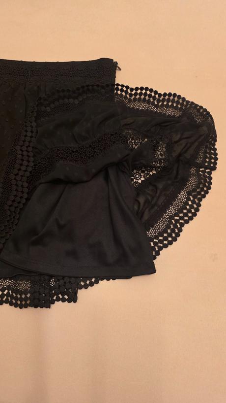 Čierna sukňa s čipkou veľ. 36, reserved,36