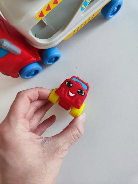 Kamión s autičkom, 