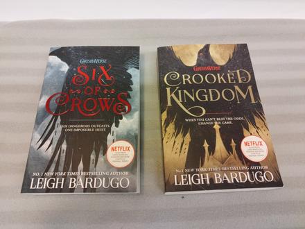 Leigh bardugo  - six of crows nau24, 