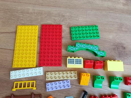 Vedierko s kockami lego duplo,