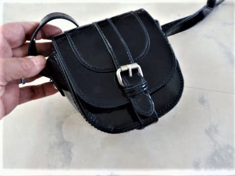 Laková kabelka over cross zara, zara