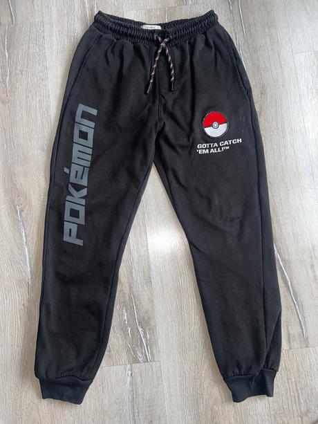 Predám pekne tepláky, reserved,152