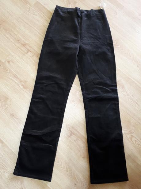 Tehotenské nohavice, 36