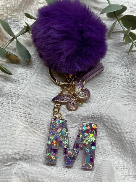 Ručne vyrobené živicové kľúčenky, 