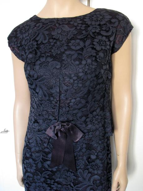 Krajkované tmavomodré šaty, m