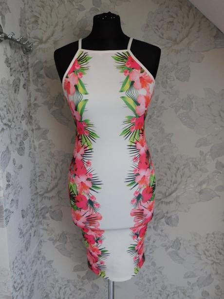 Kvalitne velmi pekne šaty, miss selfridge,34