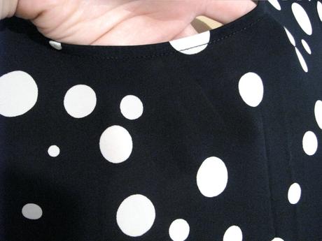 Tmavomodré bodkované šaty, xl