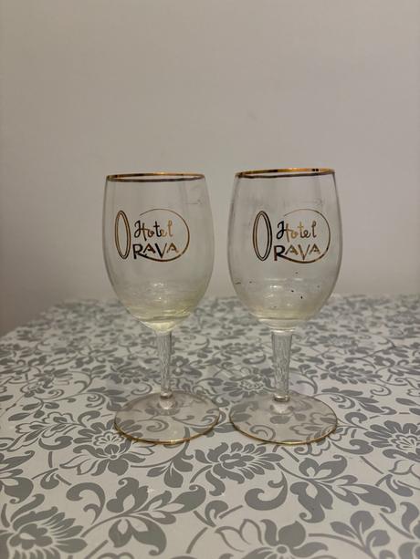 2 poháre na víno, 