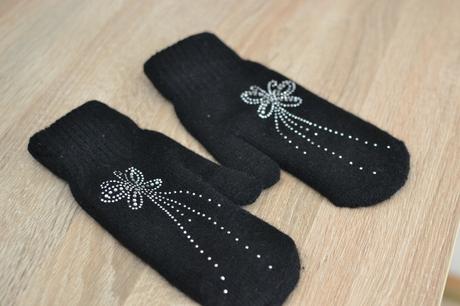 Čierne rukavice so štrasom, 