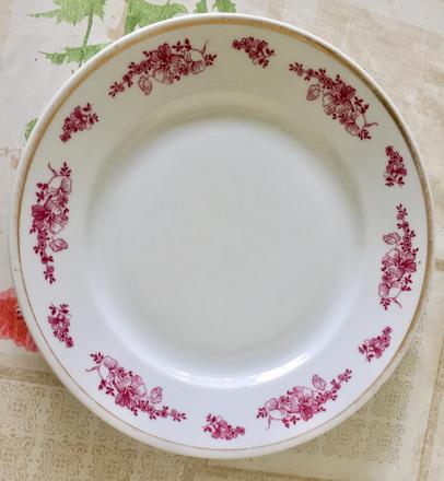 Porcelanovy tanier, 