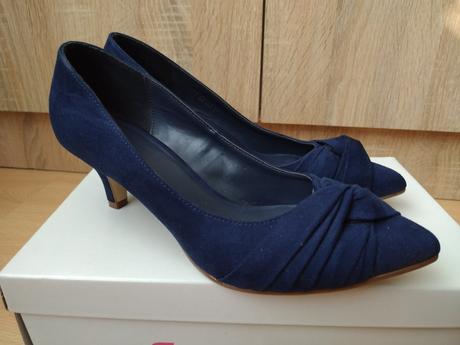 Tmavomodré lodičky, graceland,39