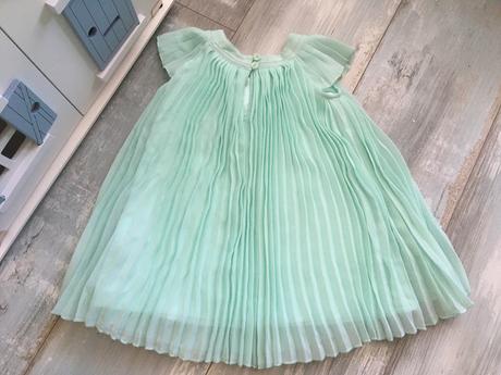Mentolové šaty, 74