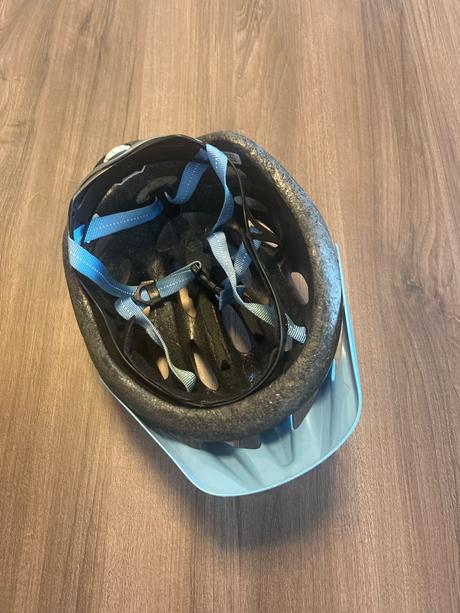 Cyklisticka prilba, m