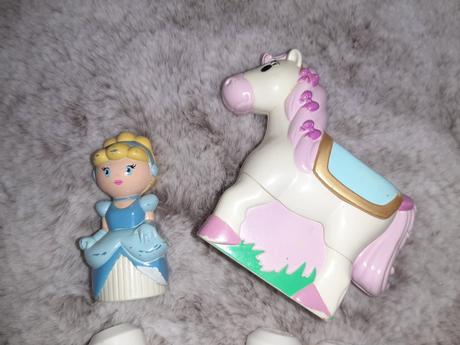 Megabloks popoluška, koník, 