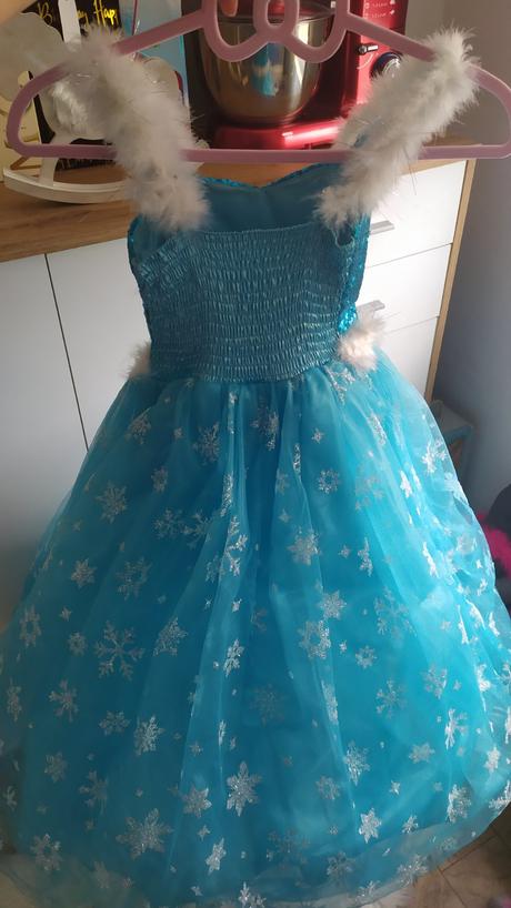 Nádherné šaty so spodničkou, 122