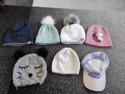 Balík čiapok aj osobitne kus od 2e, 104, 104–116