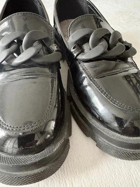 Čierne lakované loafers, 36