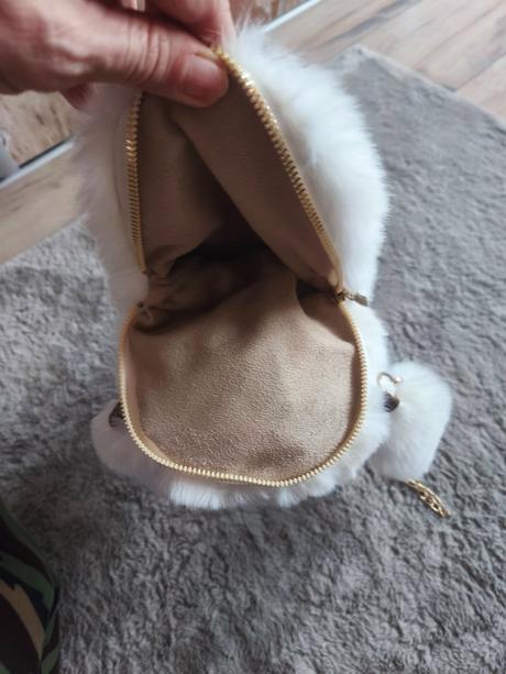 Kabelka alebo malý batôžtek zajačik, 