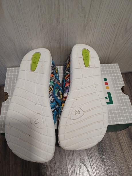 Farebare papuče, 33