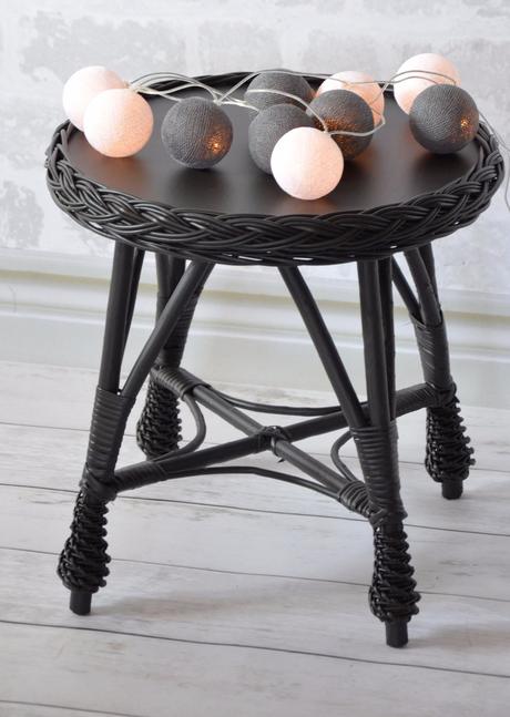 Prútený stolík okrúhly,