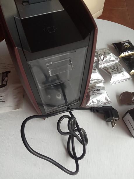 Kávovar lavazza, málo používaný+ kapsule 35ks,