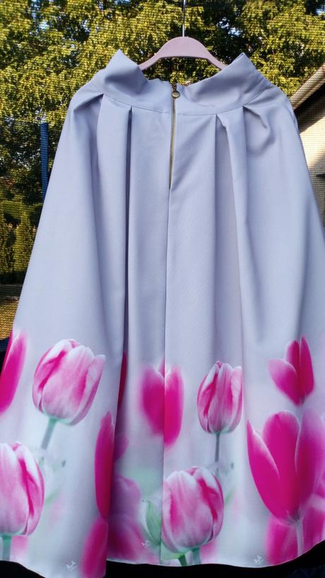 Siva sukna s tulipánmi top stav, 38