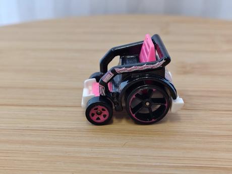 Kovový model hot wheels wheelie chair 2020,