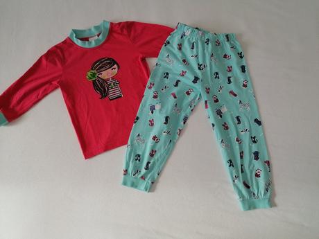 Pyžamo dievčatko a psíky, 98