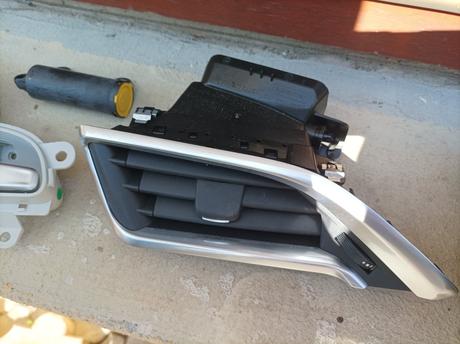 Náhradné diely do aut, 