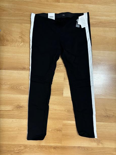 Nohavice čierne / biely pás na bokoch, xxl