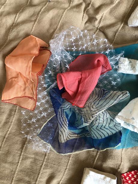 Šaty pre bábiku typu barbie,