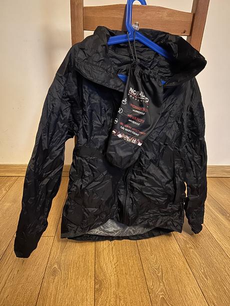 Nepremokavá bunda, 128