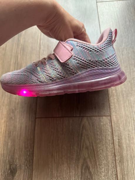 Svietiace tenisky, sprandi,33