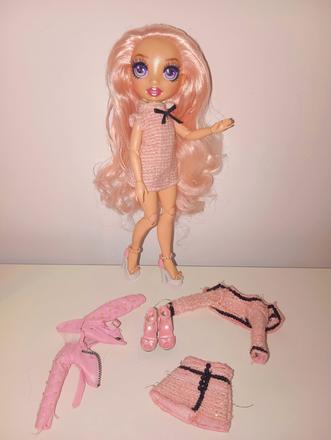 Rainbow high bella s príslušenstvom, 