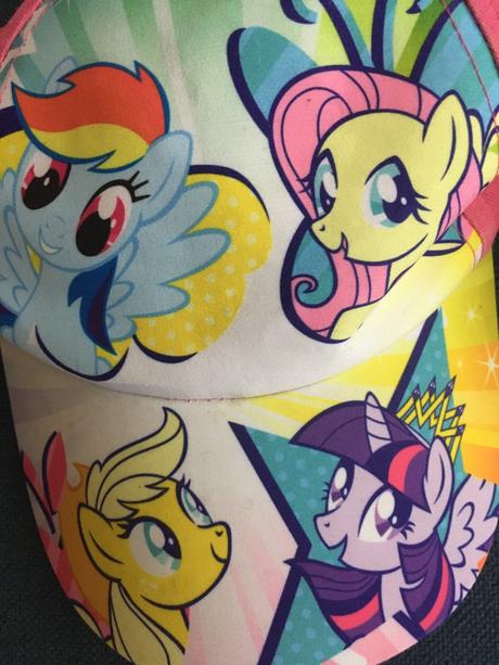 Rôzne šiltovky, 50