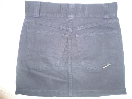 Čierna mini, 36